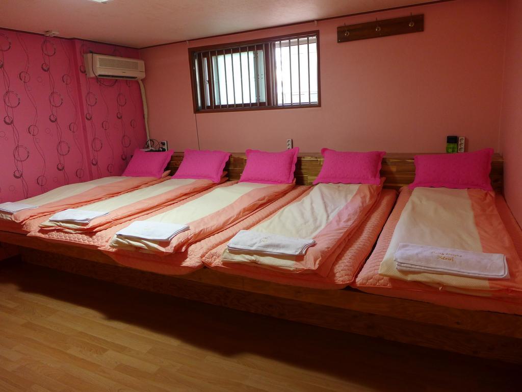 Bong Backpackers Hostel Сеул Стая снимка