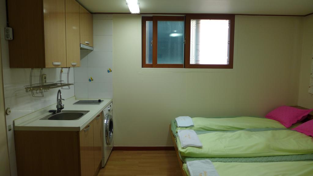 Bong Backpackers Hostel Сеул Стая снимка