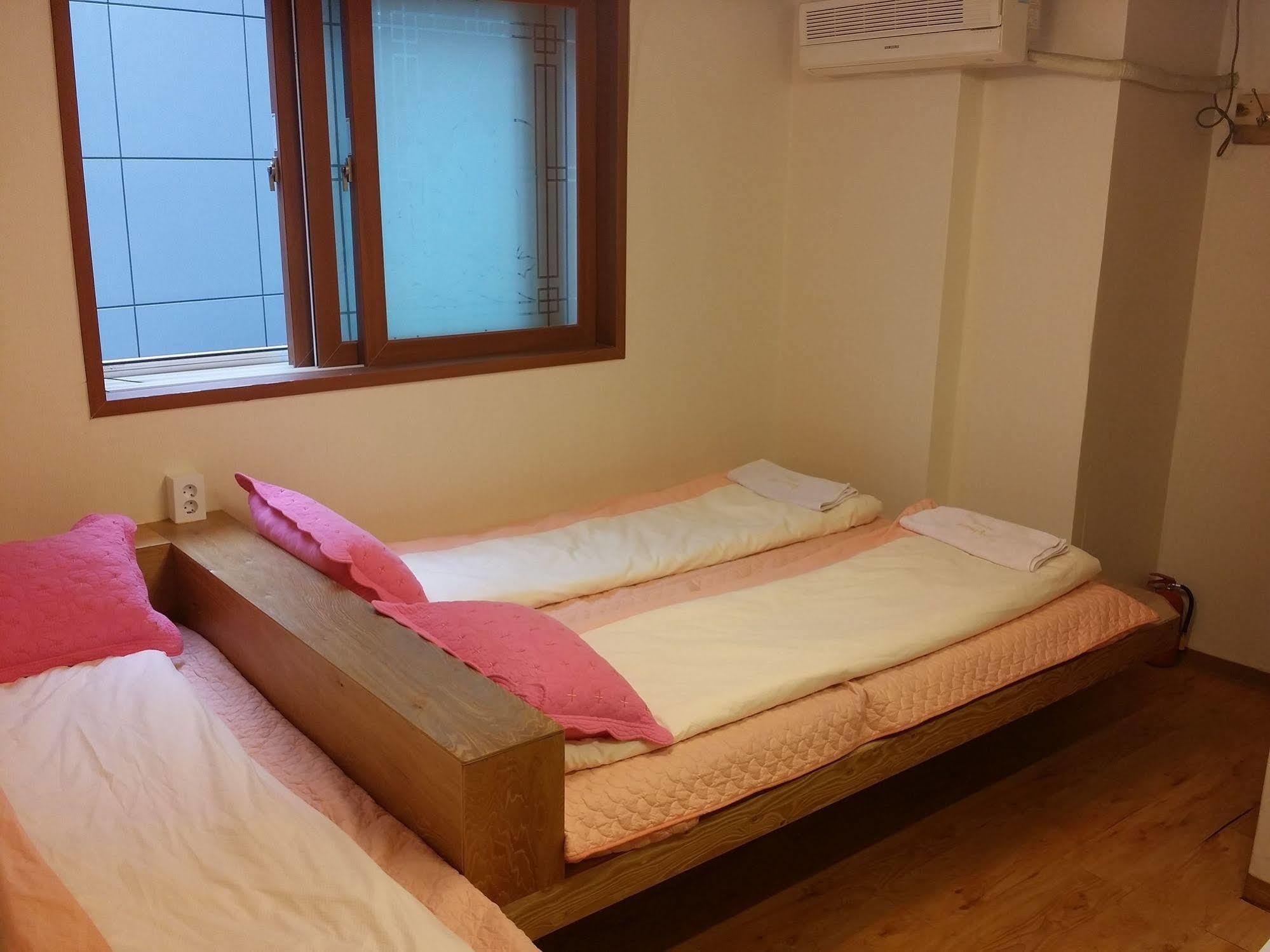 Bong Backpackers Hostel Сеул Екстериор снимка