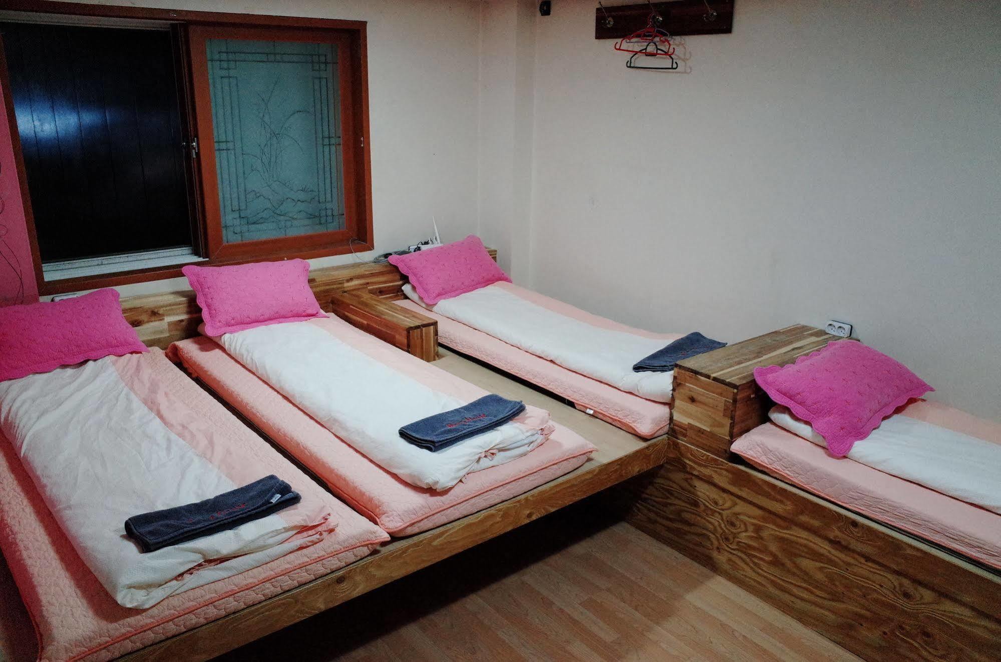 Bong Backpackers Hostel Сеул Екстериор снимка