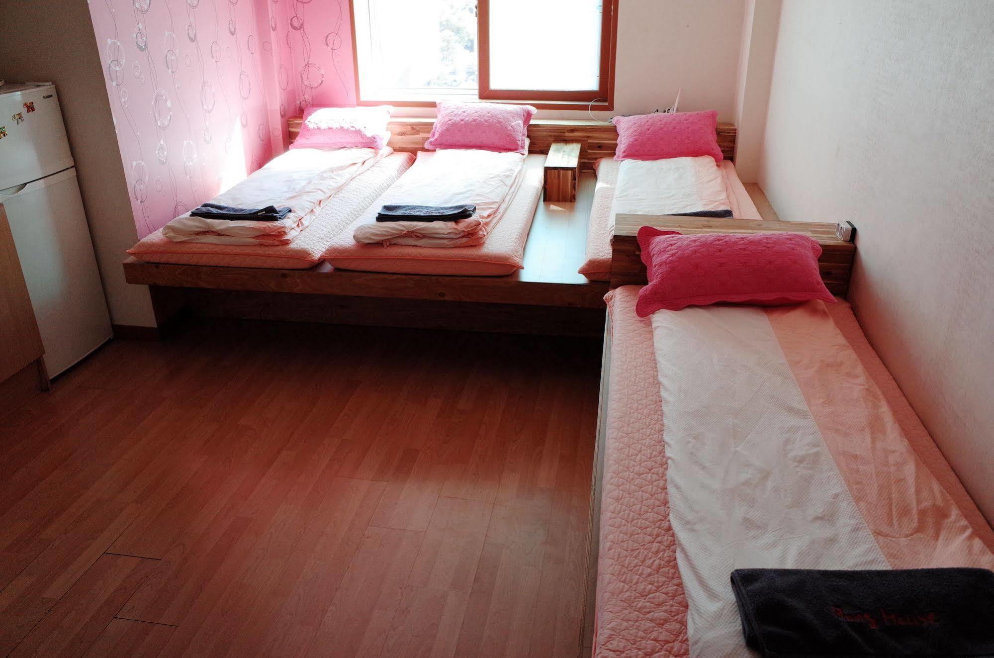 Bong Backpackers Hostel Сеул Екстериор снимка